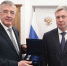 Алексей Русских вручил знак отличия «За заслуги перед Ульяновской областью» Сергею Хуртину - Правительство Ульяновской области